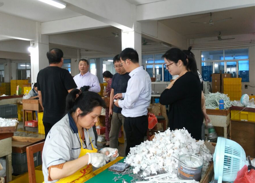 宜兴市残联对超比例安置残疾人单位核查.jpg