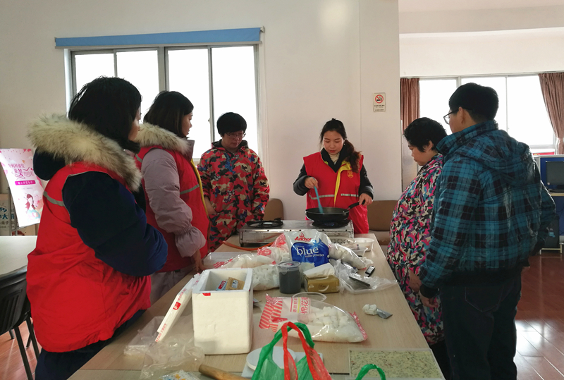 丁蜀镇湖渎社区开展牛轧糖diy活动.jpg