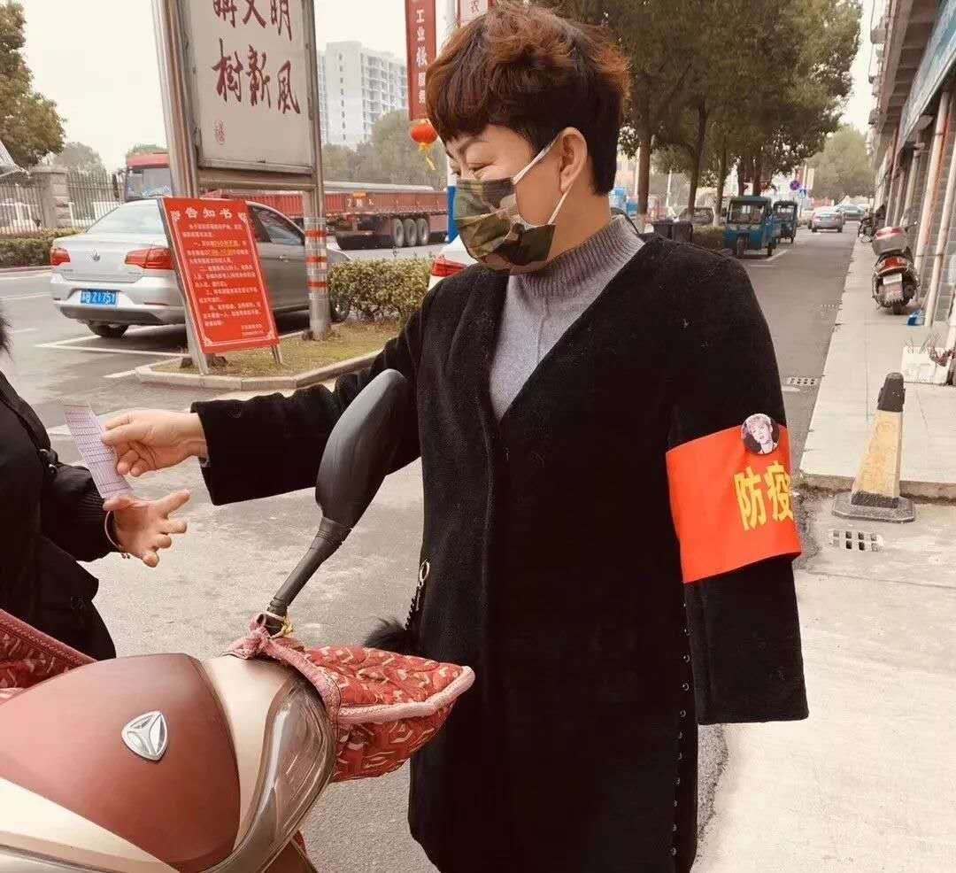 万石镇残疾人志愿者积极参与防控疫情工作.jpg