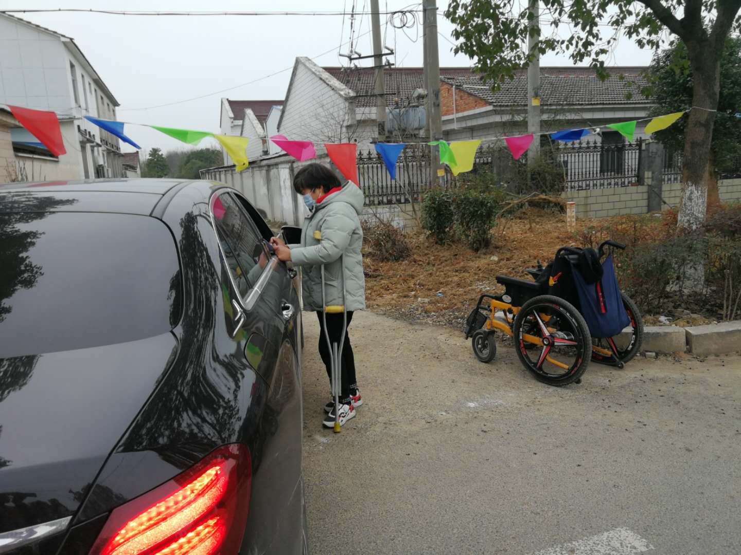 西渚镇残疾人王少芳：新冠战役中的特殊战士.jpg