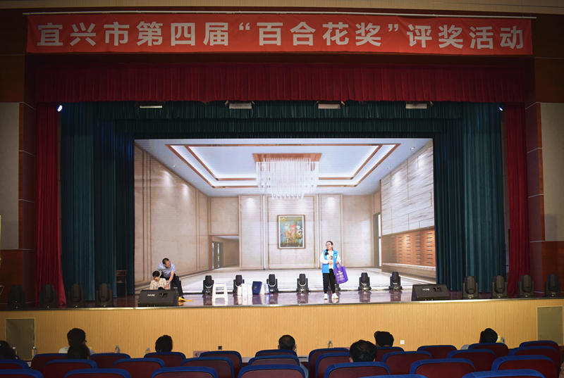宜兴市残联参赛小品《电梯收费员》获第四届“百合花奖”金奖.jpg