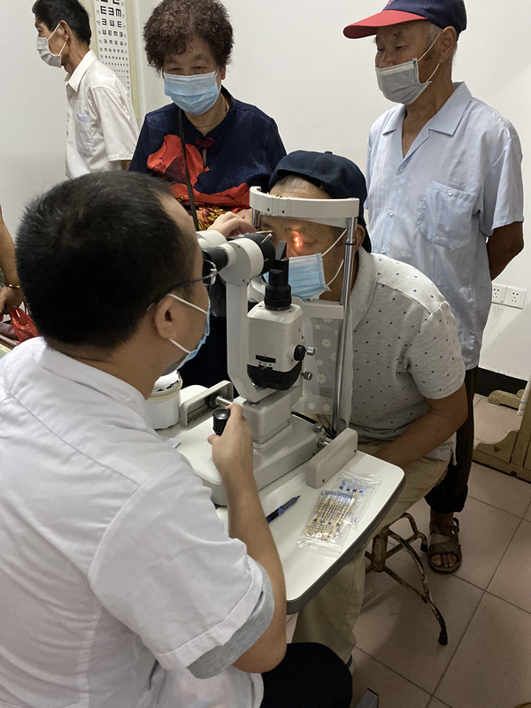 丁蜀镇残联举办白内障免费筛查义诊活动.jpg