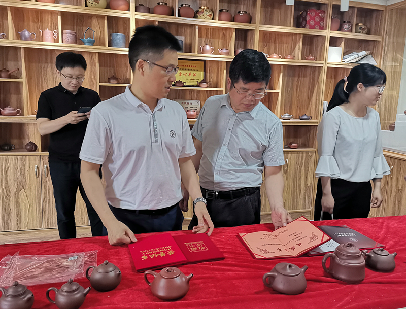 无锡残联调研宜兴残疾人就业工作.jpg