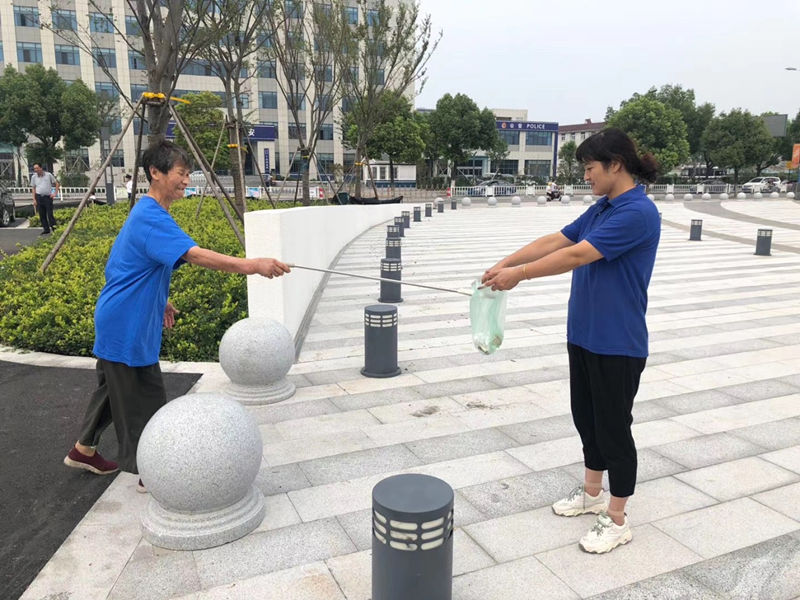 丁蜀镇残疾人志愿者开展拾垃圾公益活动2.jpg