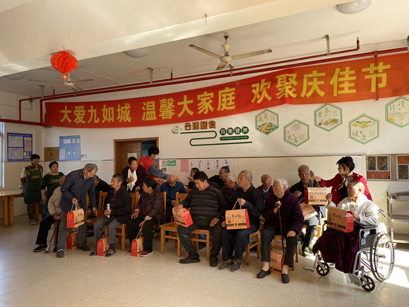 “敬老爱老，情暖重阳”新芳教堂慰问残疾老人.jpg