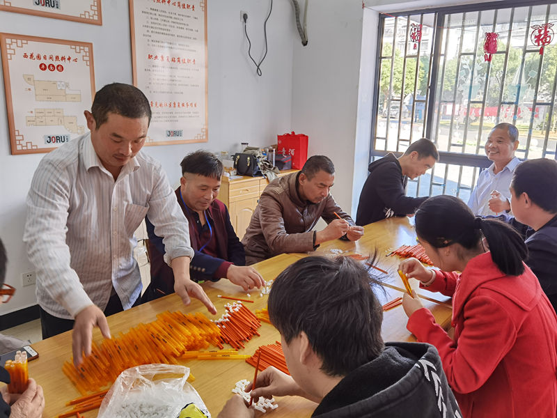 搭建辅助性就业平台 托起残疾人“就业梦”.jpg