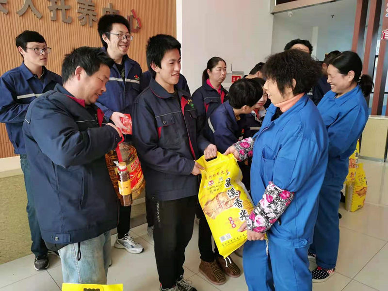 市残疾人托养中心庇护性就业福利车间情暖残疾人_副本.jpg