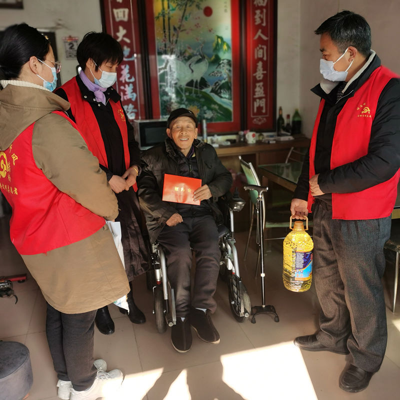 芳桥街道残联新春走访慰问困难残疾人家庭.jpg