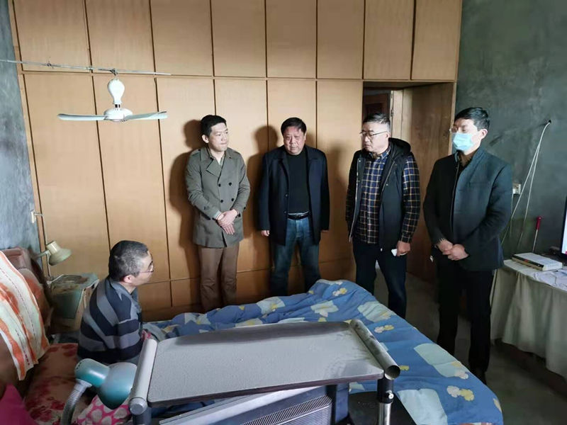 周铁镇开展走访慰问困难残疾人活动.jpg