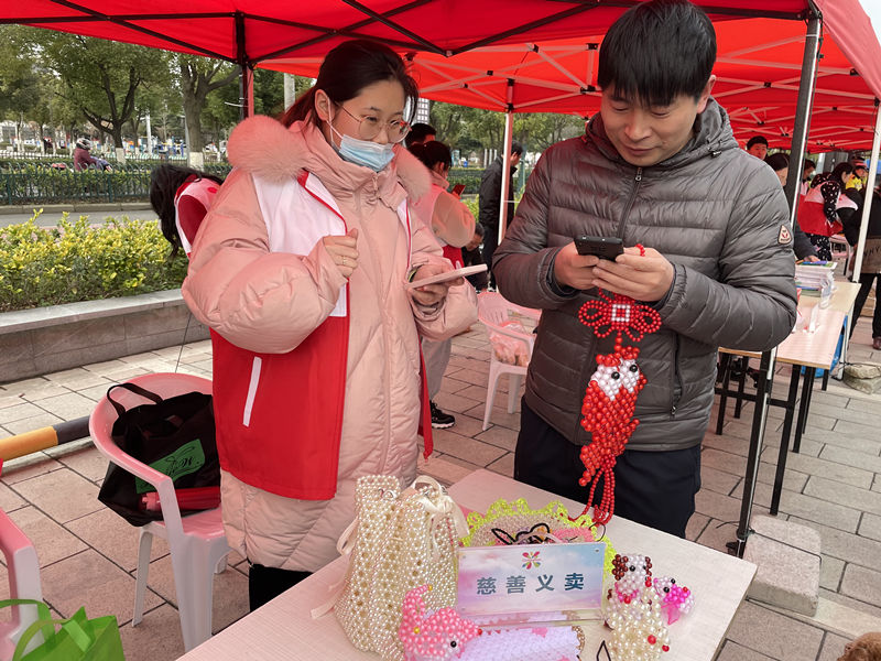 当“爱耳日”遇到雷锋月——新街街道残联开展广场志愿助残活动.jpg