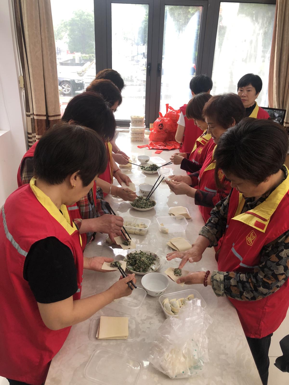 谈家干助残.jpg