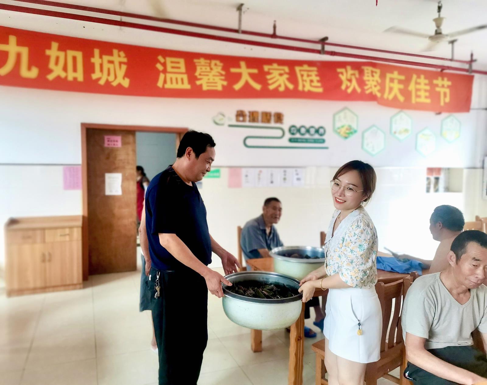 粽情端午 关爱残疾老人——宜兴市杨巷镇残联走访慰问养老院残疾老人.jpg