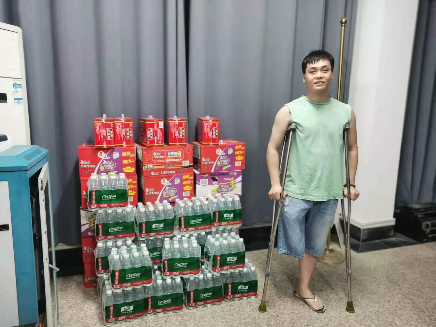 残疾青年助力抗疫 爱心捐赠温暖人心.jpg