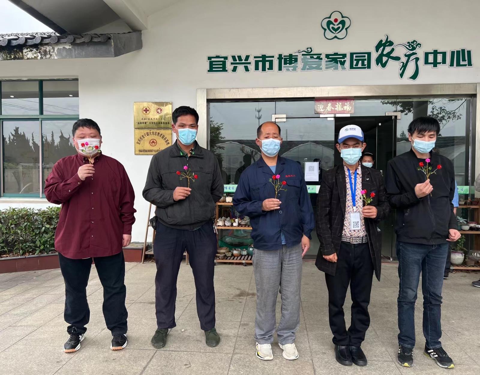 高塍镇残联组织残疾人参加农疗活动.jpg