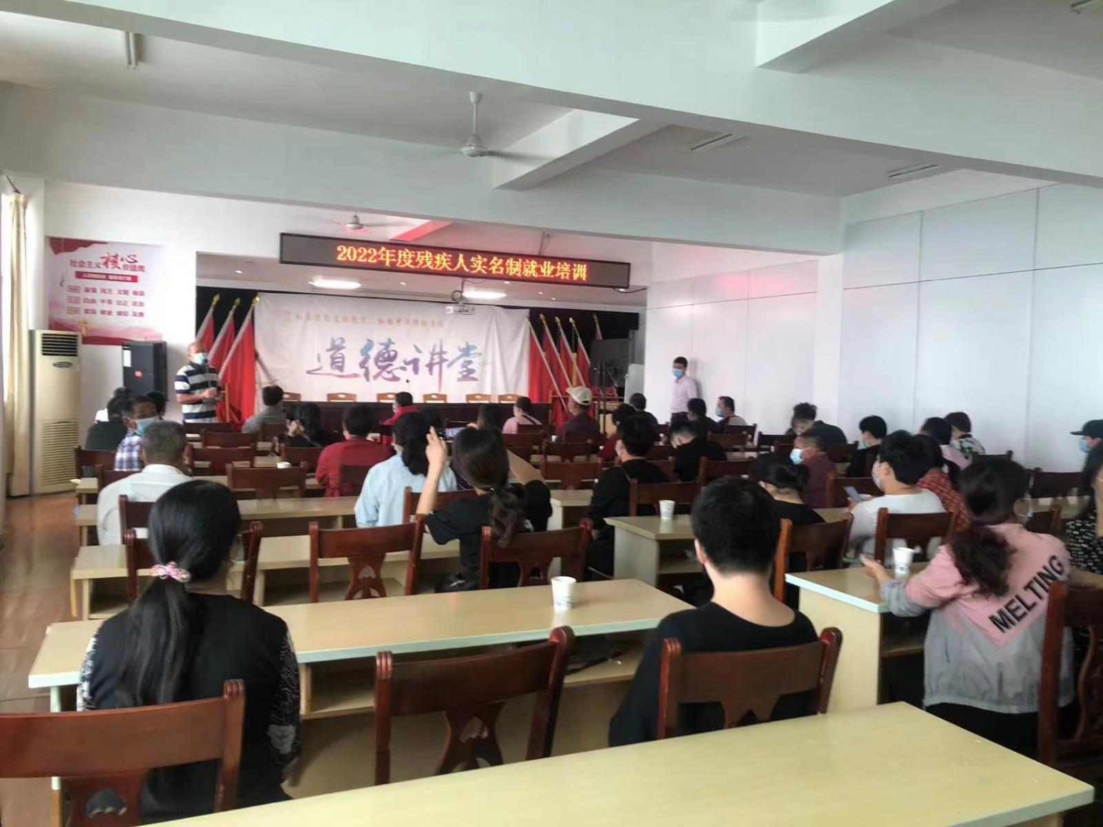 宜兴市万石镇残联举办残疾人种植技术培训班.jpg