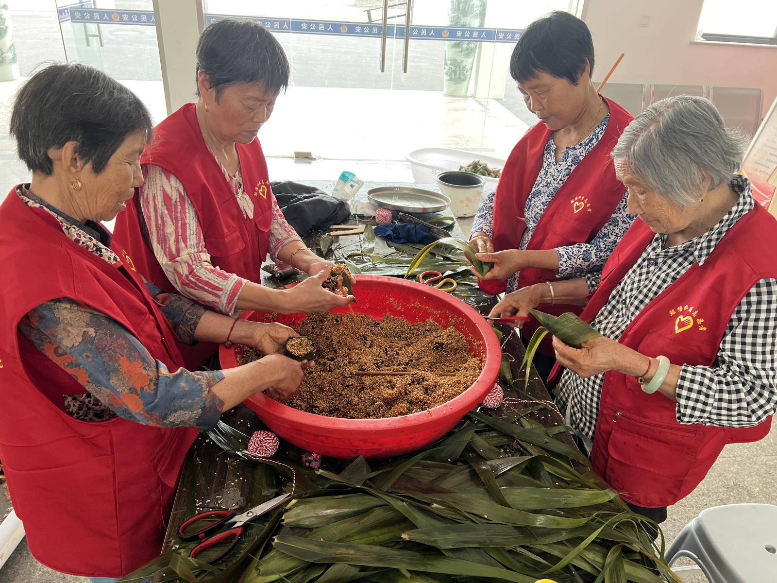粽叶飘香 温情常在——宜兴市徐舍镇残联开展端午节主题活动.jpg