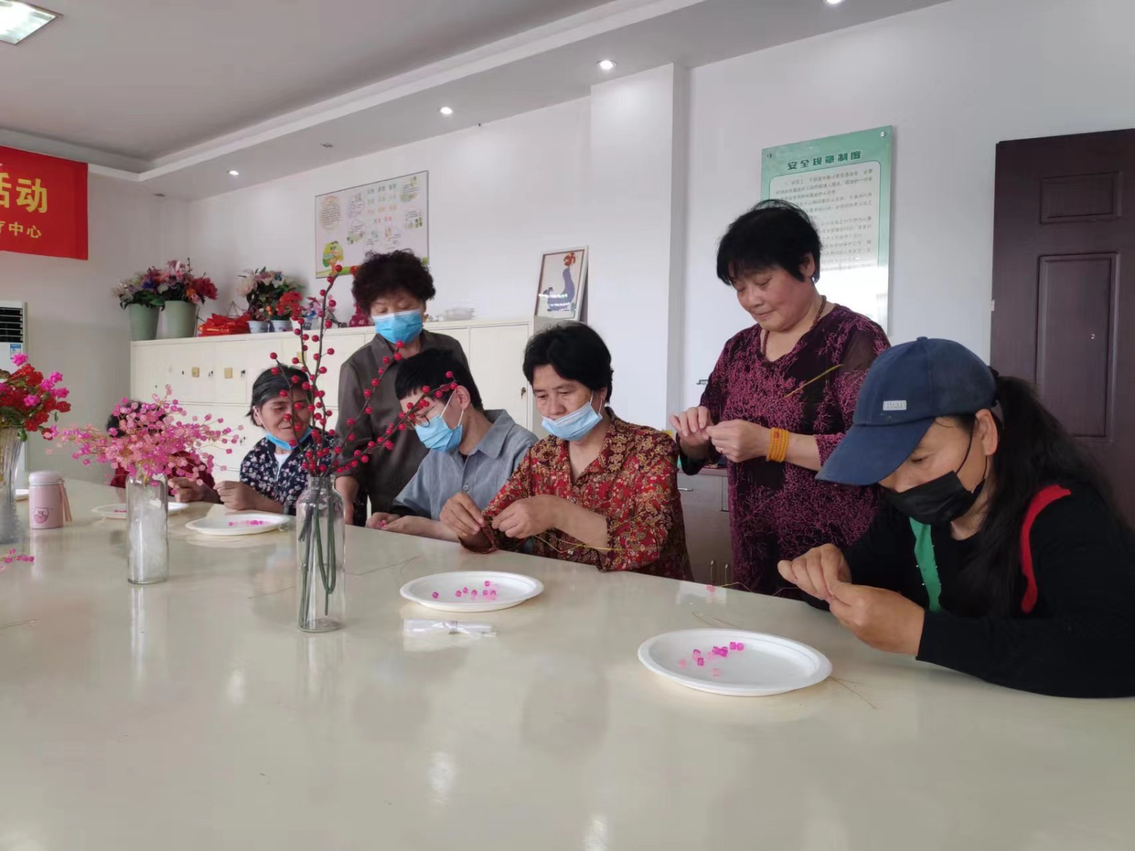 宜兴市张渚镇残联组织残疾人参加农疗活动.png