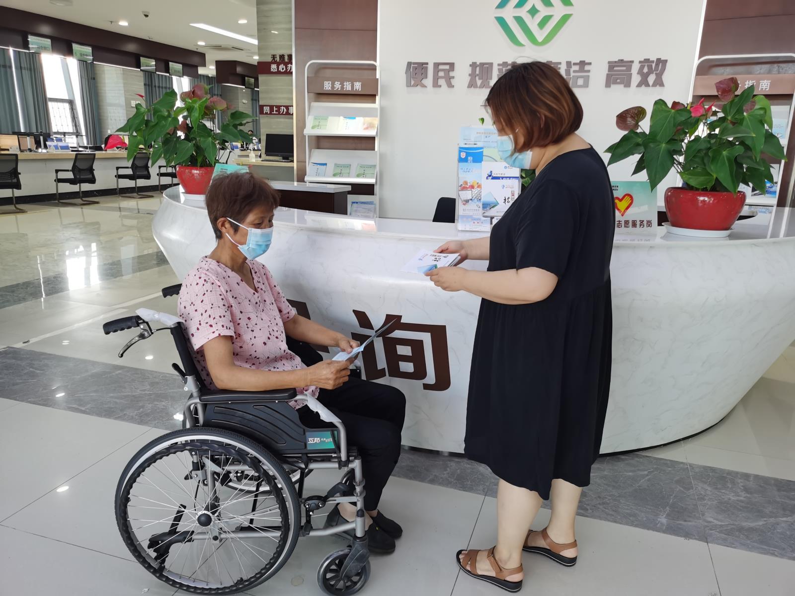 残疾人出行 有爱却无碍——宜兴市徐舍镇残联组织残疾人代表开展无障碍环境体验活动.jpg