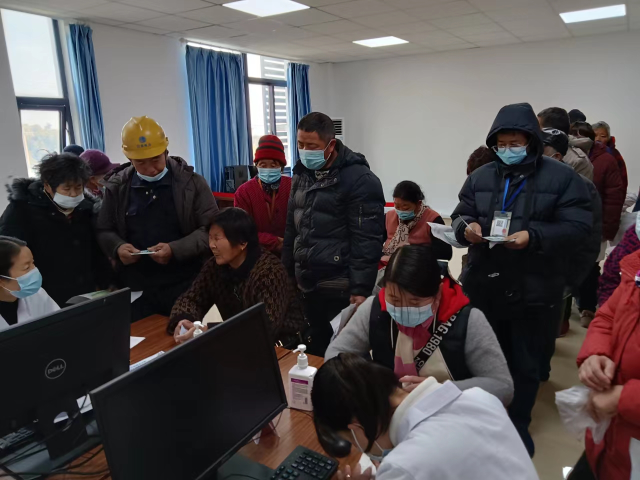 专注精防工作 提供暖心服务——宜兴市芳桥街道社区卫生服务中心为精神障碍患者进行免费精防复诊(1).jpg