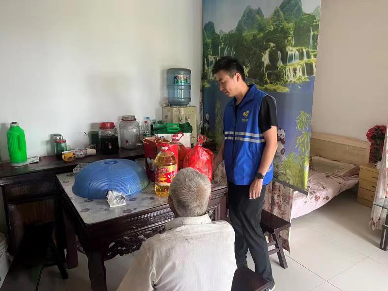 宜兴市新庄街道残联开展走访慰问困难残疾人家庭活动.jpg