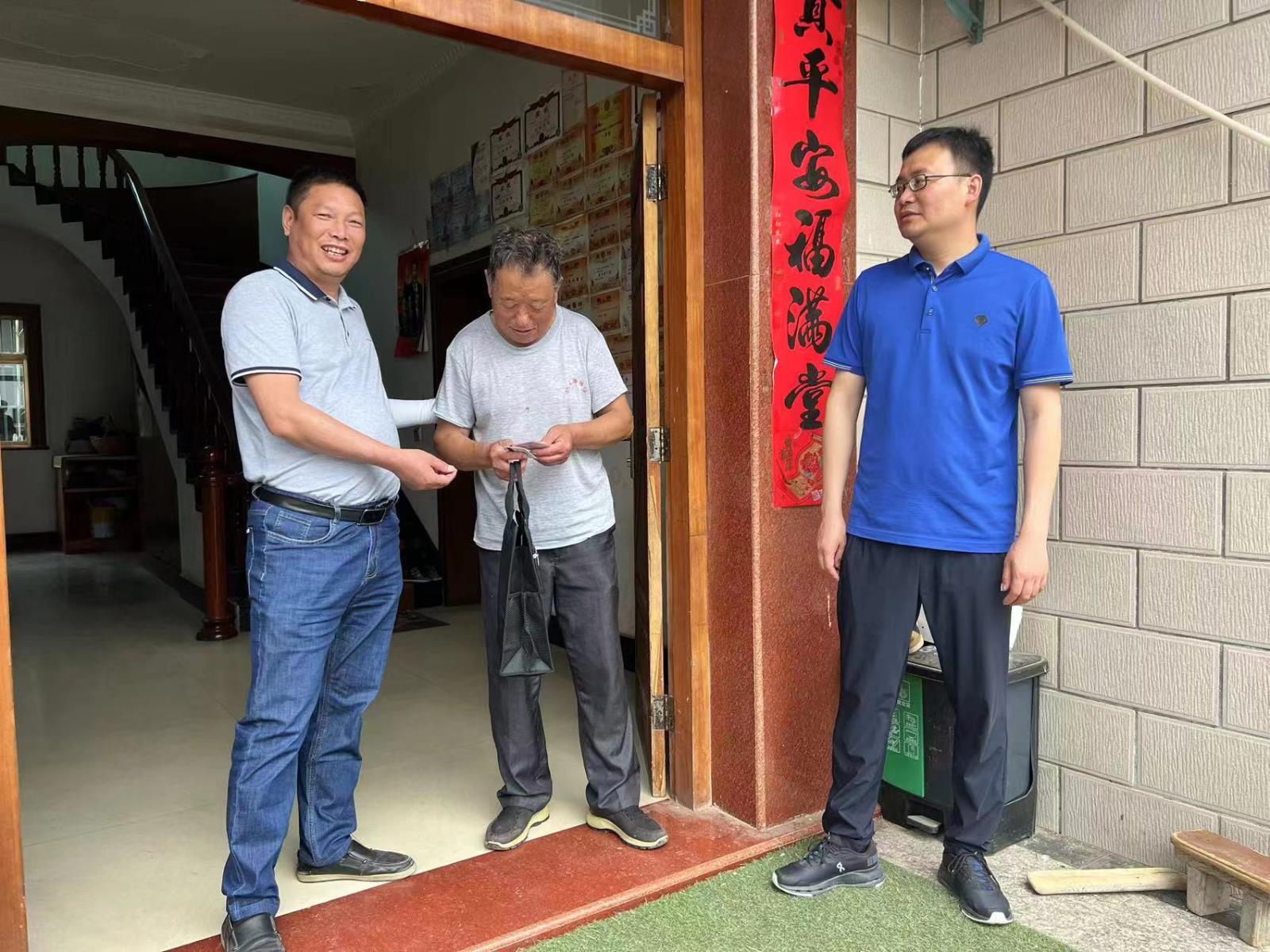 情暖六一  与爱同行——宜兴市太华镇残联开展走访慰问残疾儿童活动.jpg