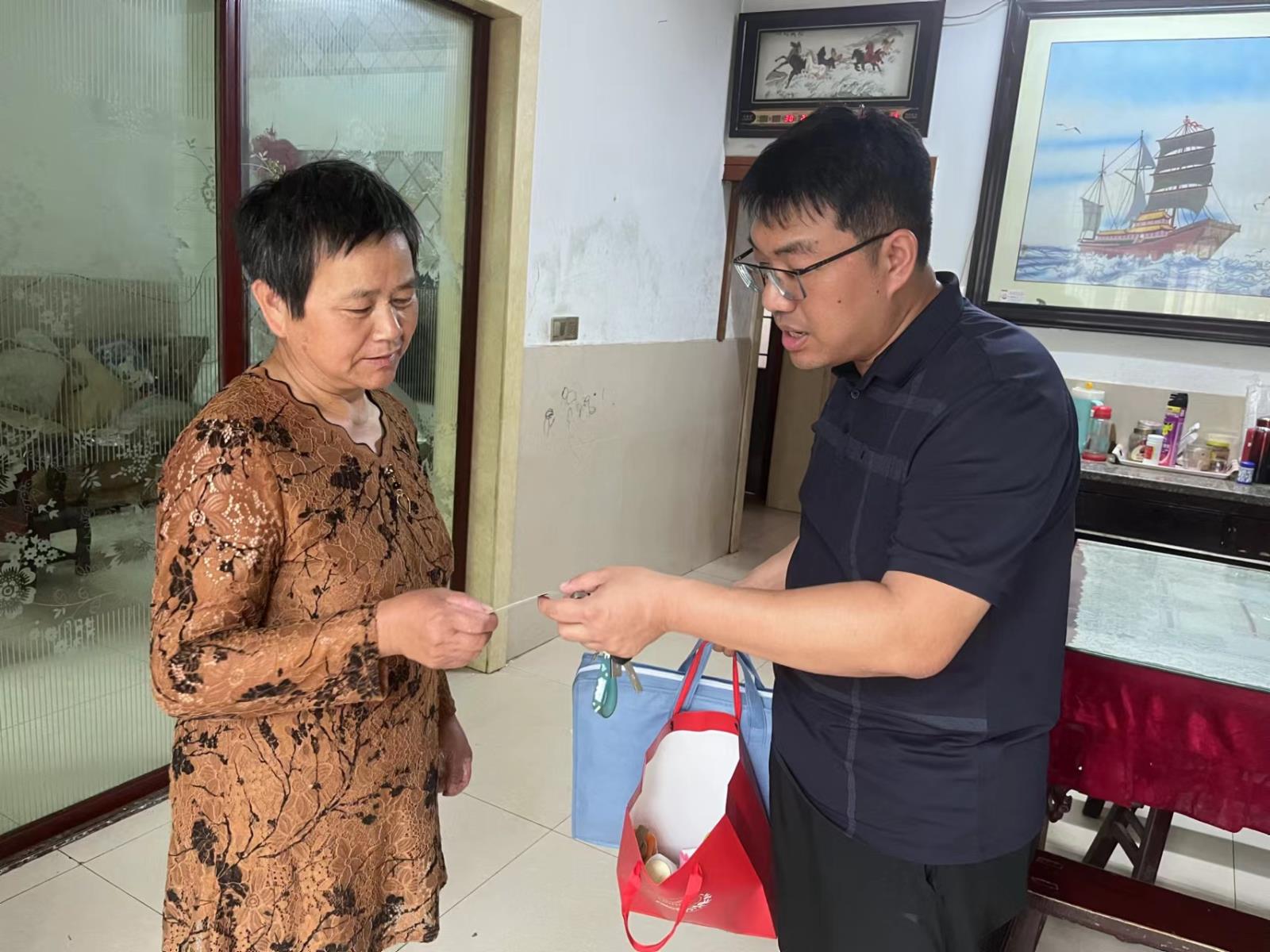 情暖六一——宜兴市湖㳇镇残联开展走访慰问困难残疾儿童活动.jpg