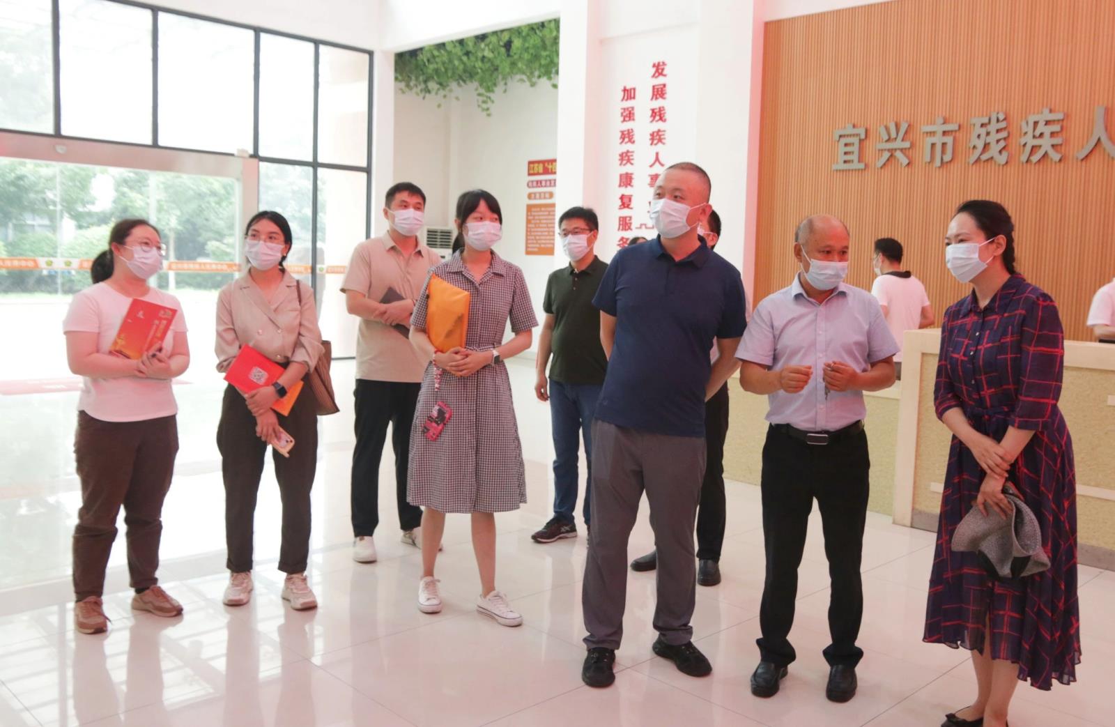 中国残联青年干部调研实践组来宜开展“根在基层”调研实践活动.jpg