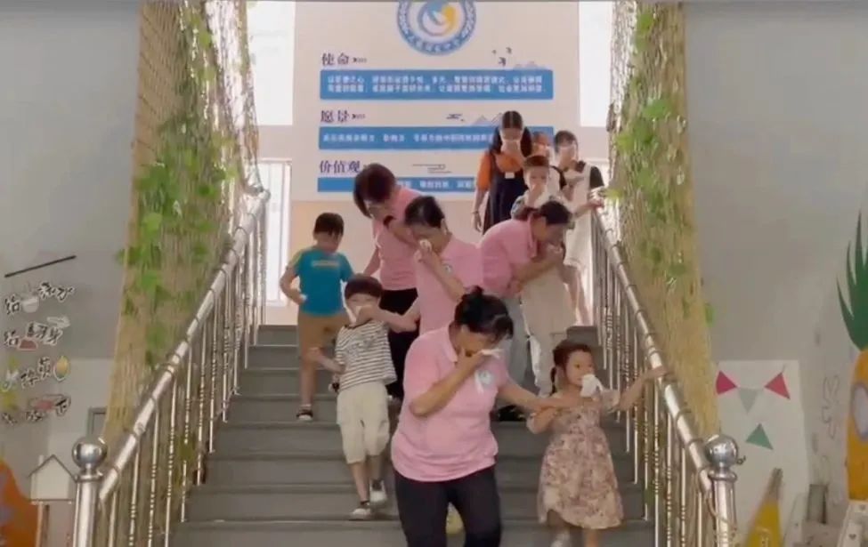 市“博爱家园”儿童成长中心组织开展消防演习.jpg
