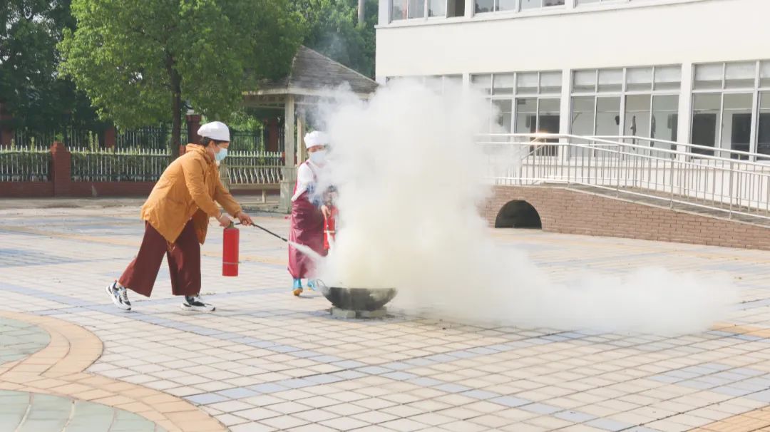 市残联组织“四中心”开展消防安全培训.jpg