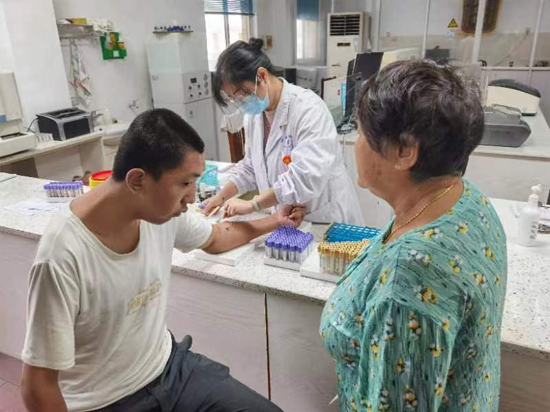 关爱残疾人 体检暖人心——宜兴市新建镇残联组织残疾人进行免费体检.jpg