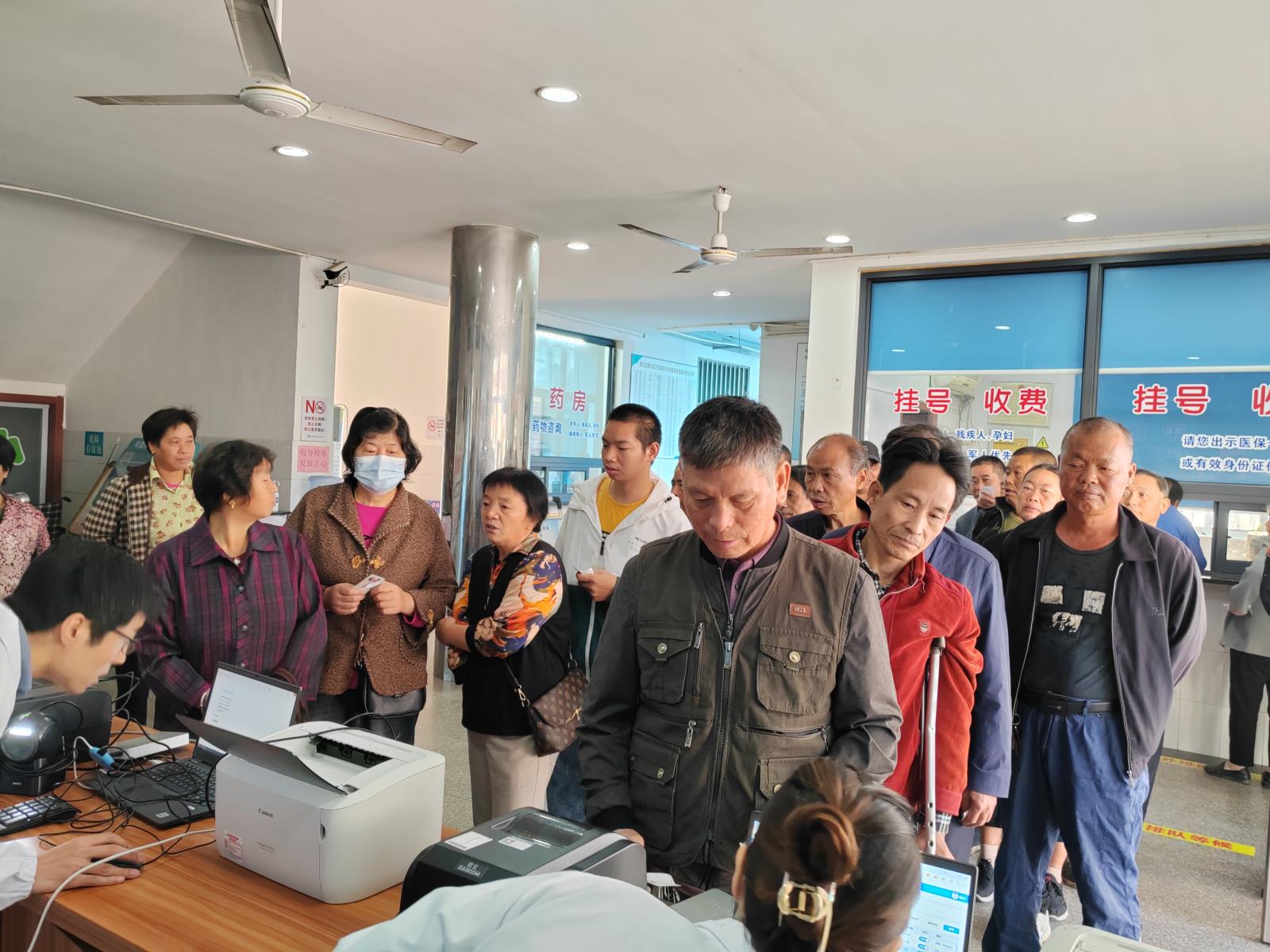 为残疾人健康保驾护航—宜兴市新庄街道残联开展残疾人免费体检活动.jpg