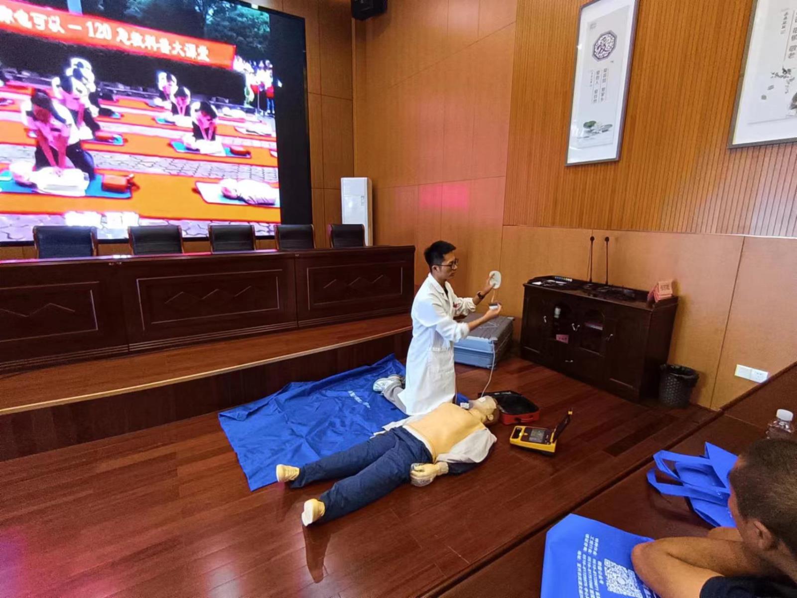 宜兴市太华镇“残疾人之家”开展残疾人应急救护技能培训.jpg