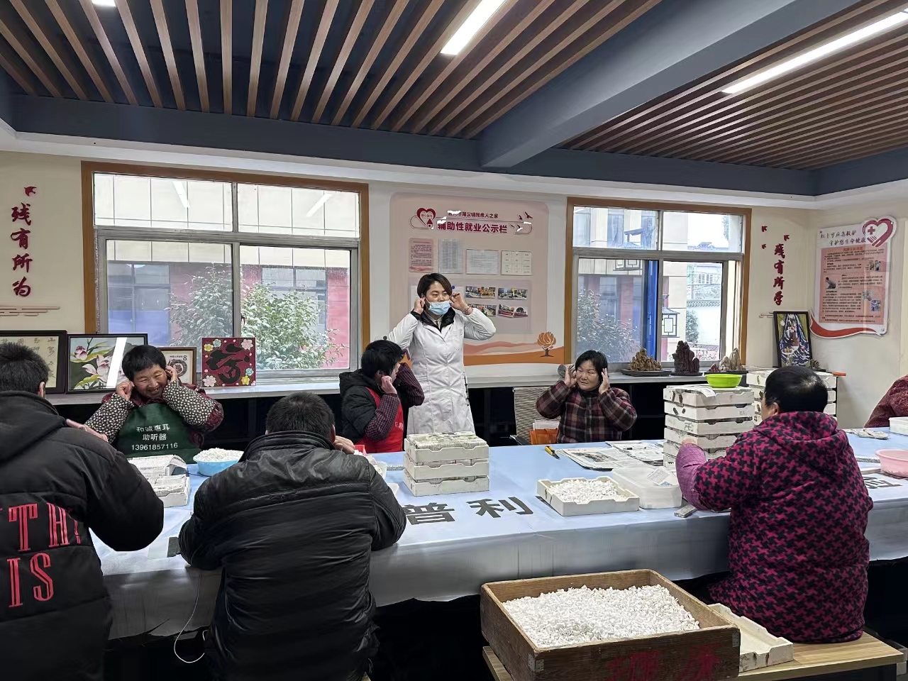 科技助听 共享美好生活——宜兴市湖㳇镇残联开展“爱耳日”主题宣教活动.jpg
