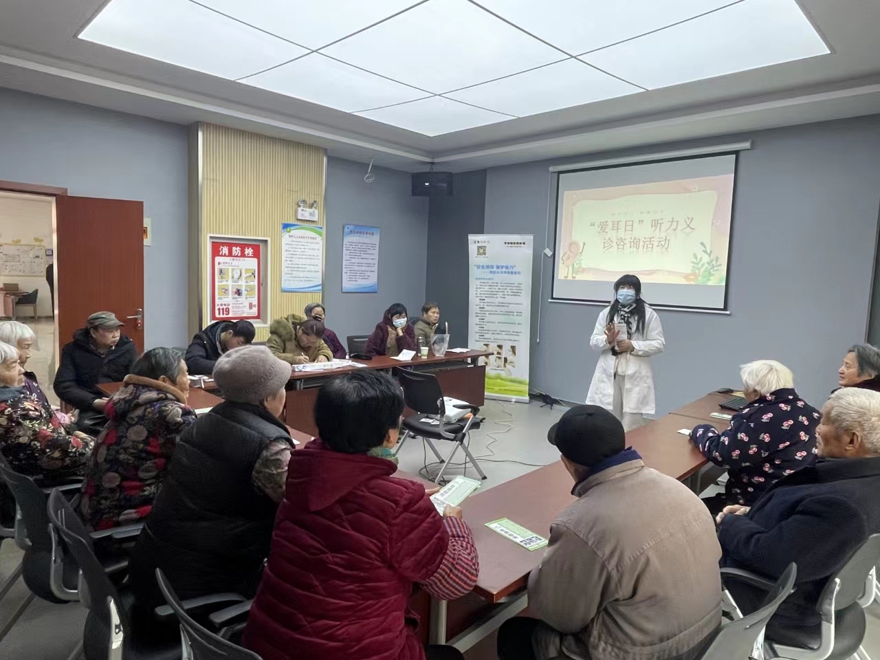 宜兴市太华镇残联开展“爱耳日”宣教和义诊活动.jpg