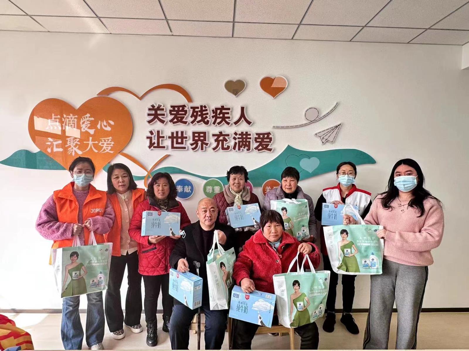 情暖三八 “焙”感幸福——宜兴市屺亭街道“残疾人之家”开展妇女节美食烘焙活动.jpg