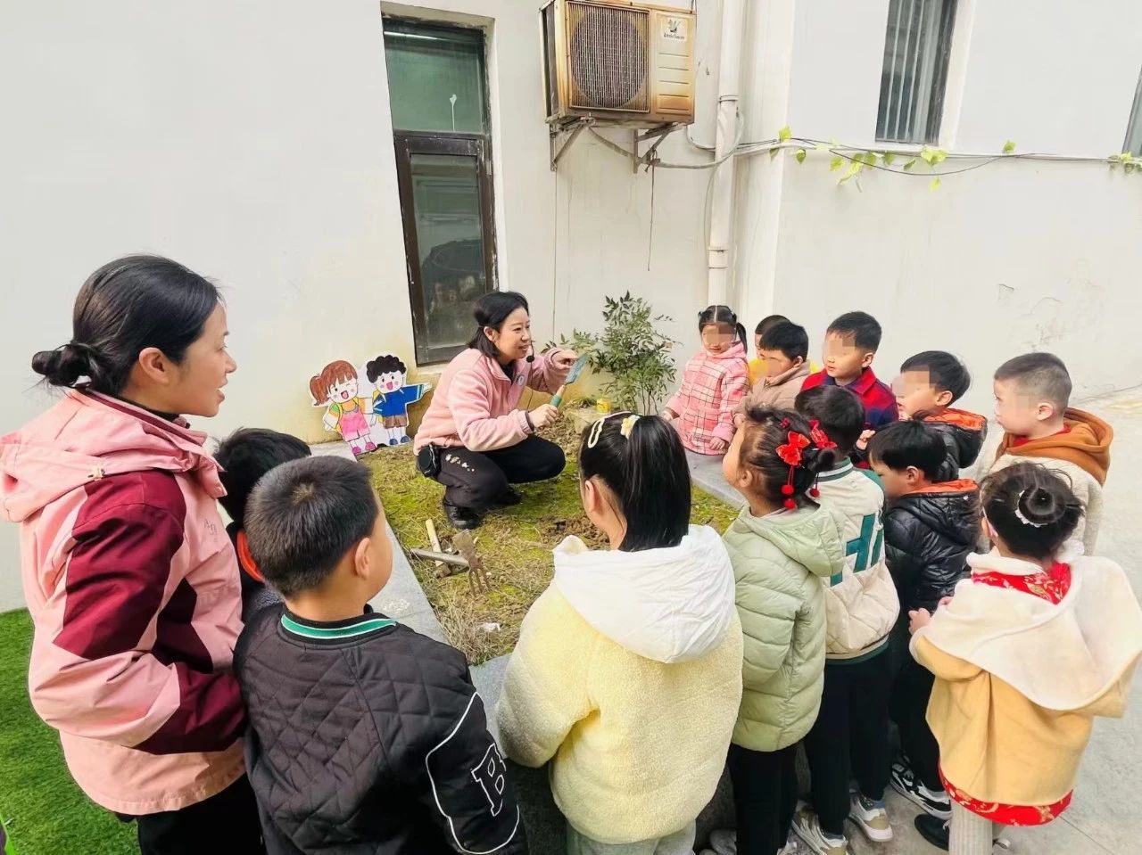 宜兴市博爱家园儿童成长中心举行植树节活动.jpg
