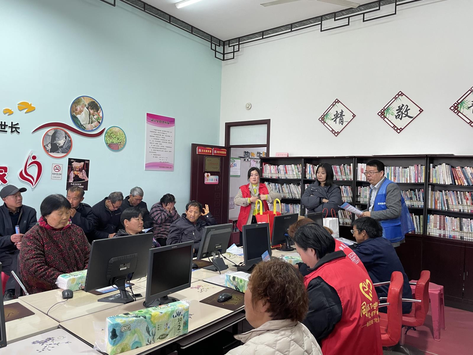 宜兴市新庄街道残联开展反诈宣传活动.jpg