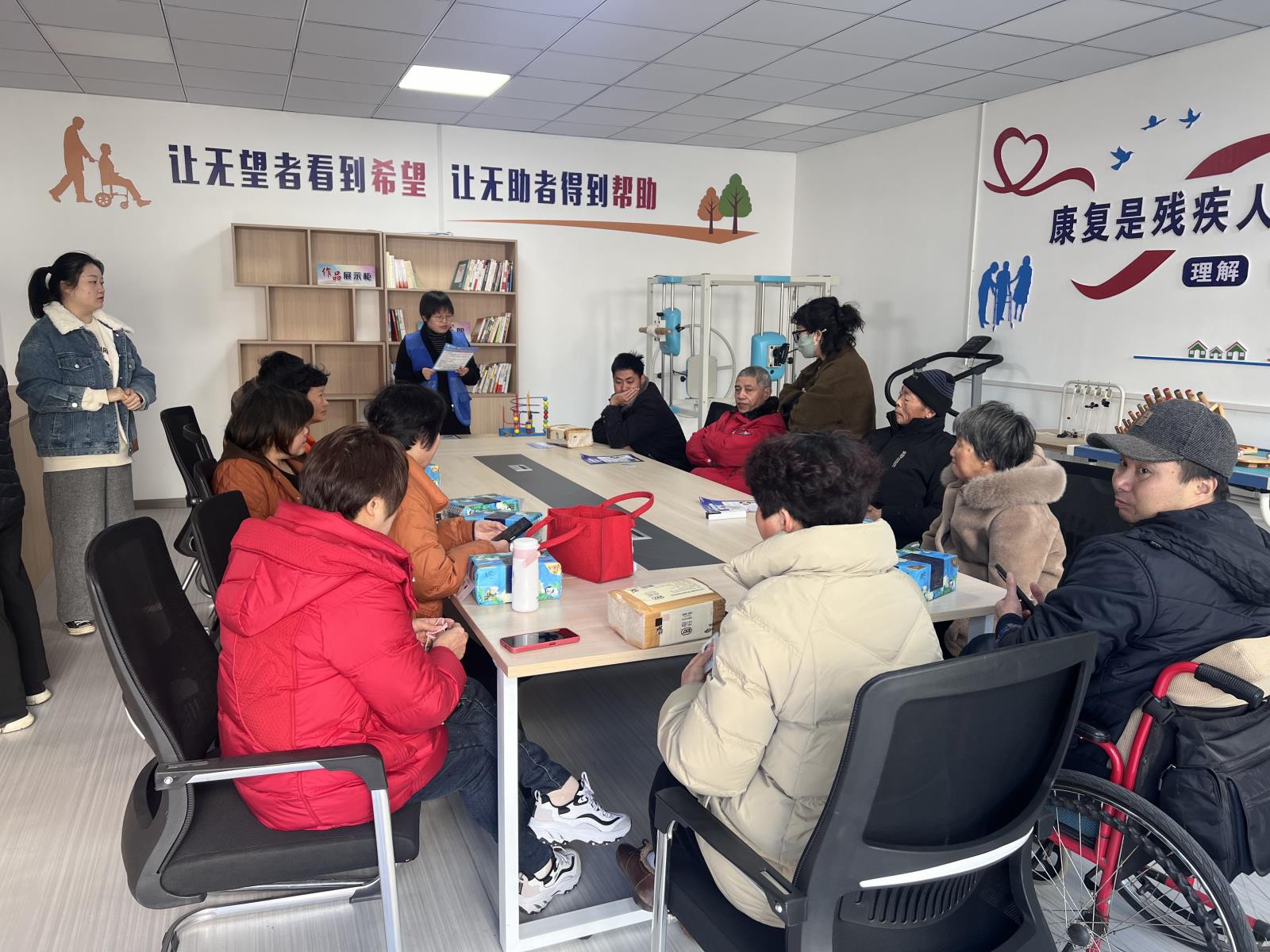 宜兴市屺亭街道残联携手移动公司共筑残疾人反诈防线.jpg