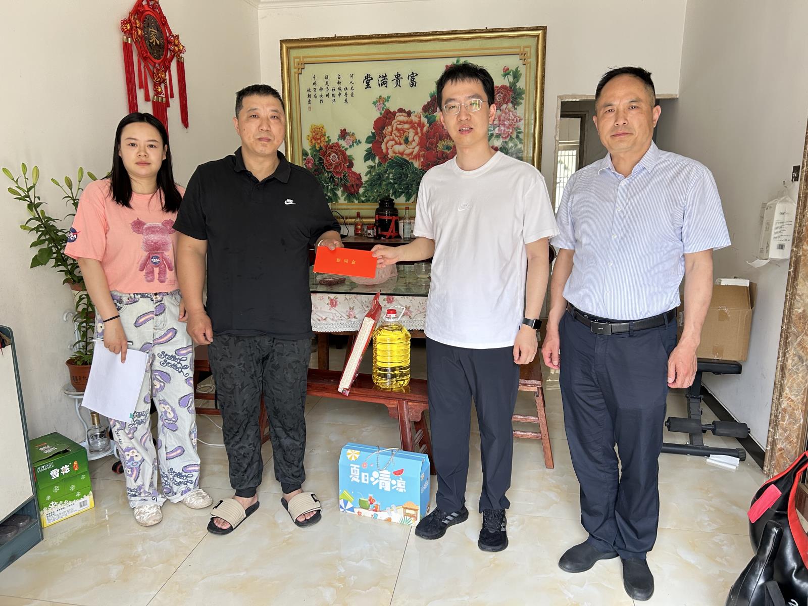 宜兴市新建镇残联开展走访慰问困难残疾人活动.jpg
