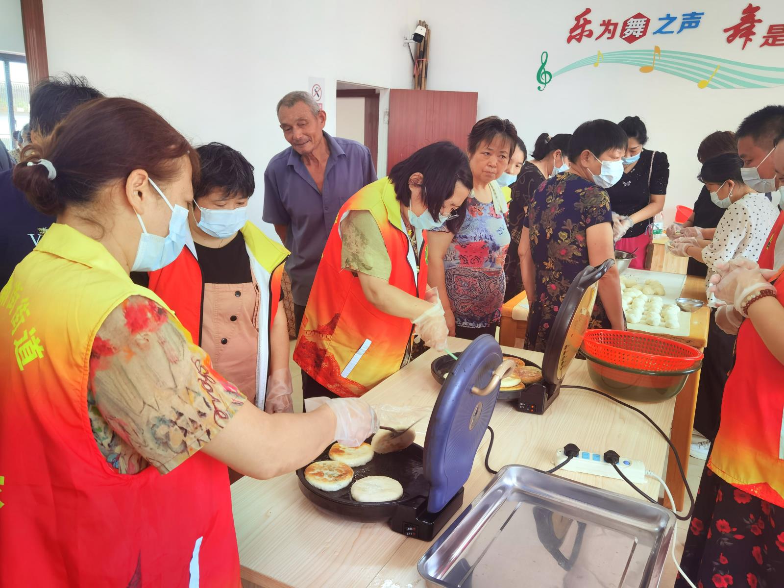 桂花飘香传玉宇 花好月圆人团圆——新街街道“残疾人之家”开展庆中秋节系列活动(1).jpg