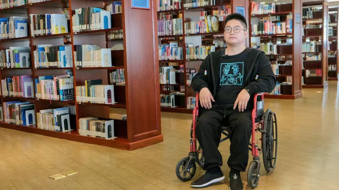 宜兴黄滨：轮椅上的追梦人在困境中绽放的励志人生.jpg