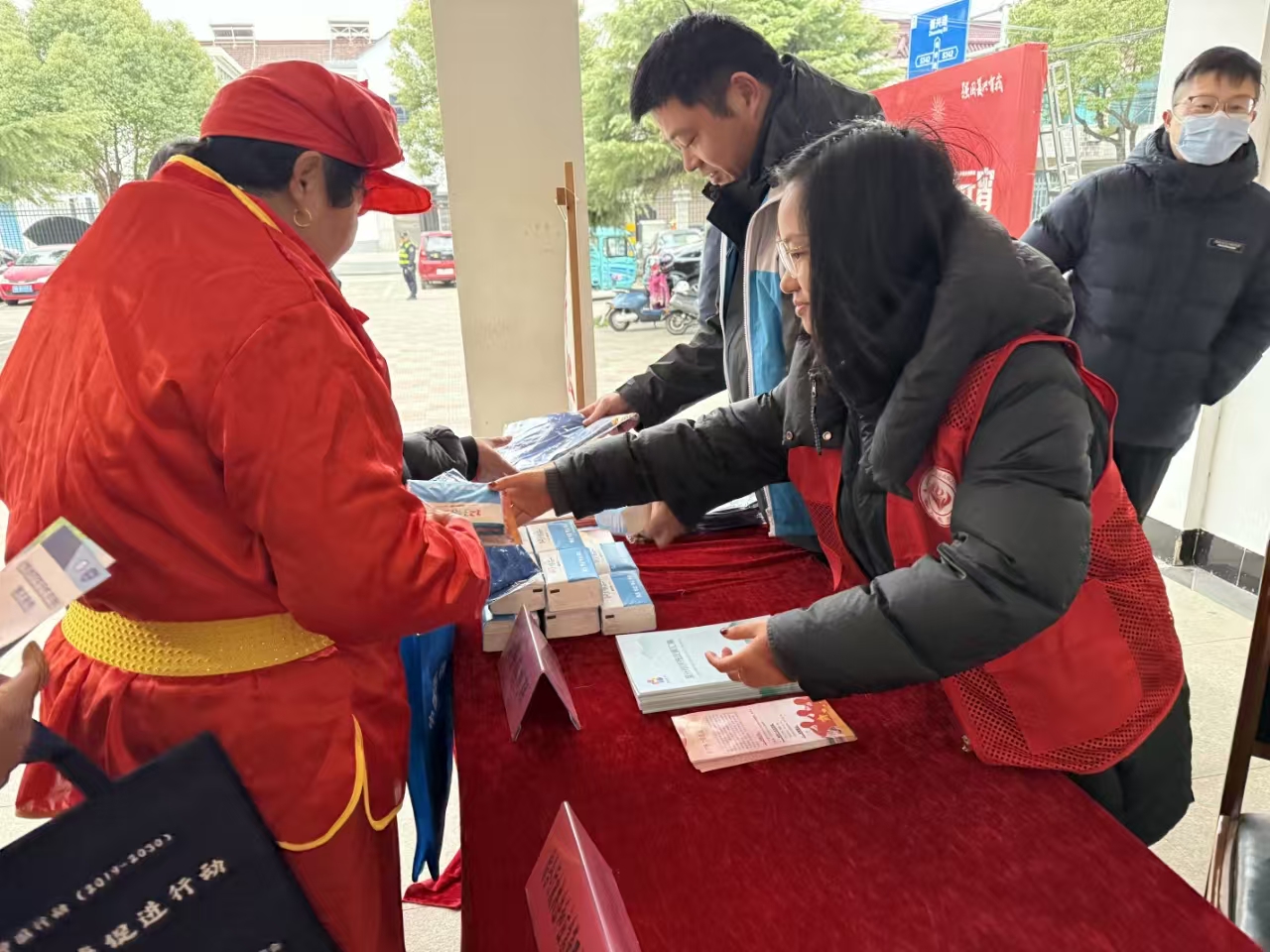太华镇残联开展第26次全国“爱耳日”宣传教育活动.jpg