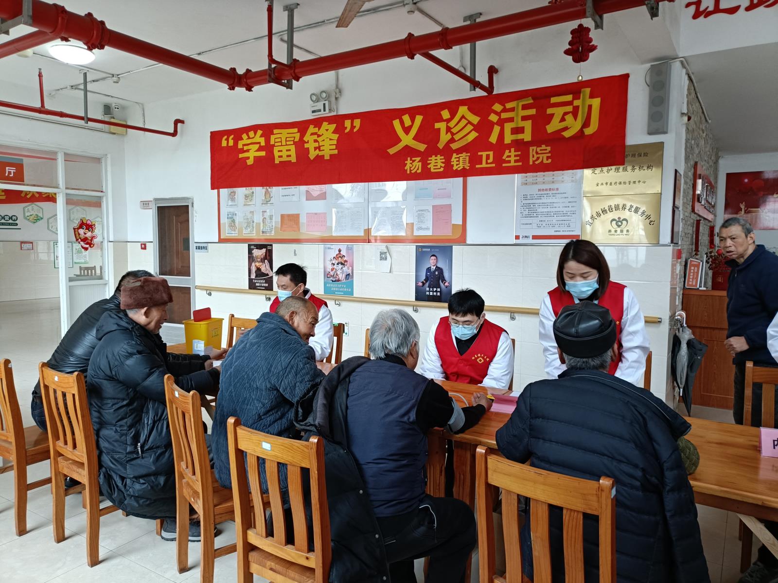 弘扬雷锋精神  传递温暖关怀——杨巷镇残联联合杨巷镇卫生院开展敬老院助残志愿服务.jpg