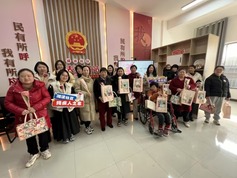 指尖造趣  “包”你幸福——丁蜀镇湖渎社区开展庆祝“三八”国际妇女节活动.jpg