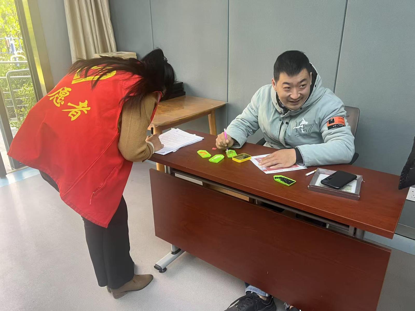 情暖残疾人群体——太华镇残联下乡开展残疾人辅助器具适配工作.jpg