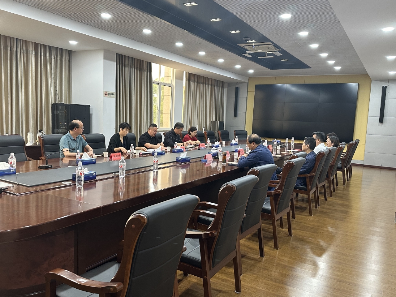 共筑助残就业梦  同绘发展新蓝图——万石镇残联召开福利企业座谈会.jpg