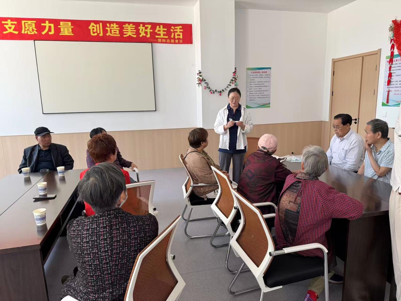 周铁镇残联举办首期“阳光助残·文具装配技能培训”活动.jpg