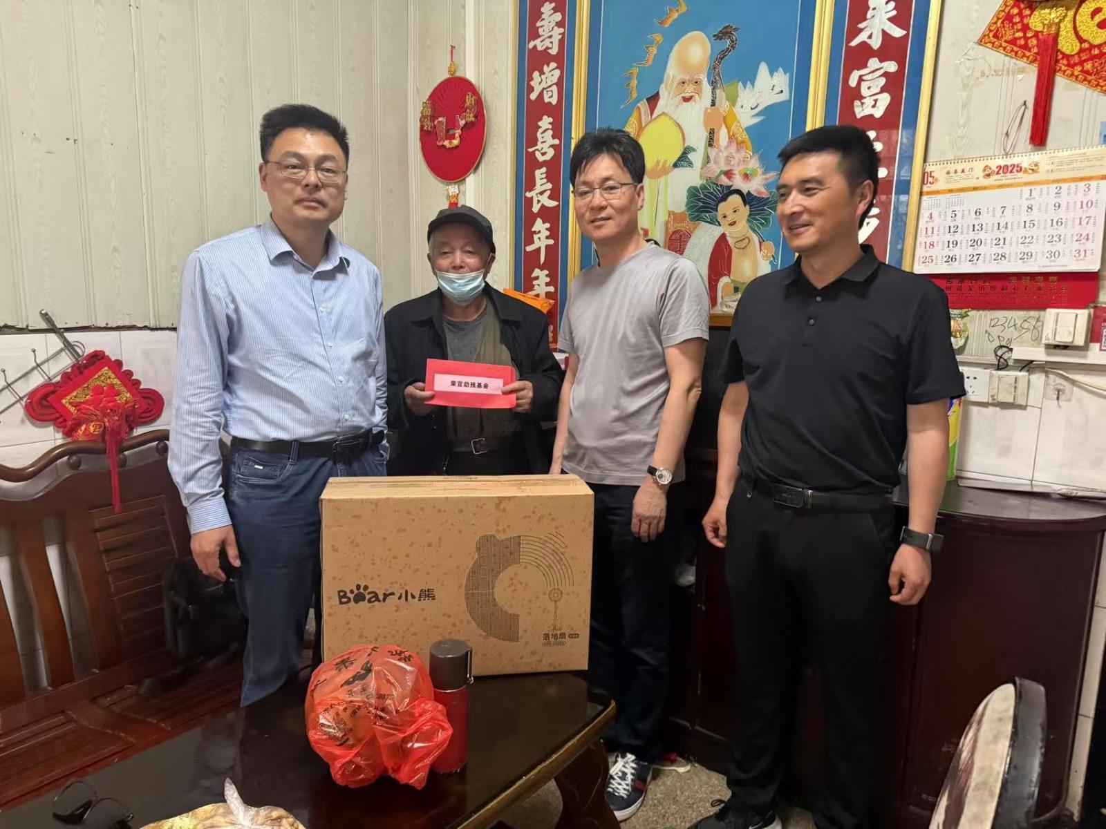 暖心助残  共赴美好——官林镇残联开展全国助残日走访慰问困难残疾人活动.jpg