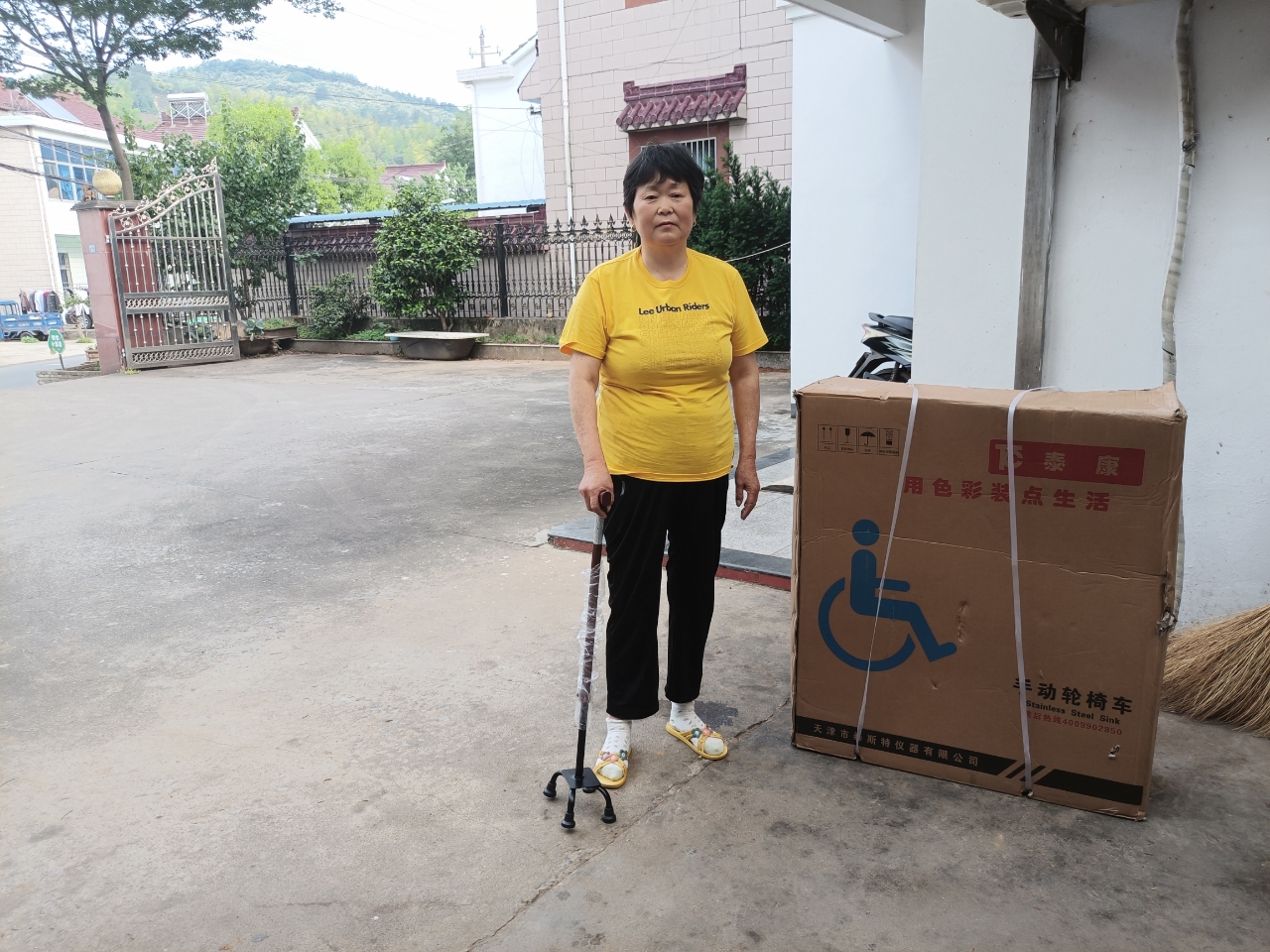 传递温暖  助力前行——太华镇残联开展辅助器具适配发放活动.jpg