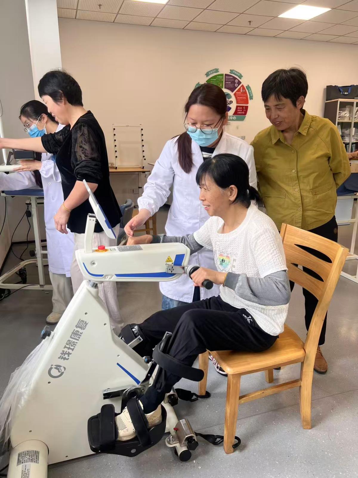 从“心”出发  以“康”为桥——屺亭街道残联组织残疾人开展康复训练温暖助残.jpg